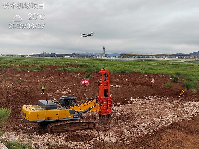 HC180千焦高速液压夯实机在昆明长水机场进行地基跑道夯实处理